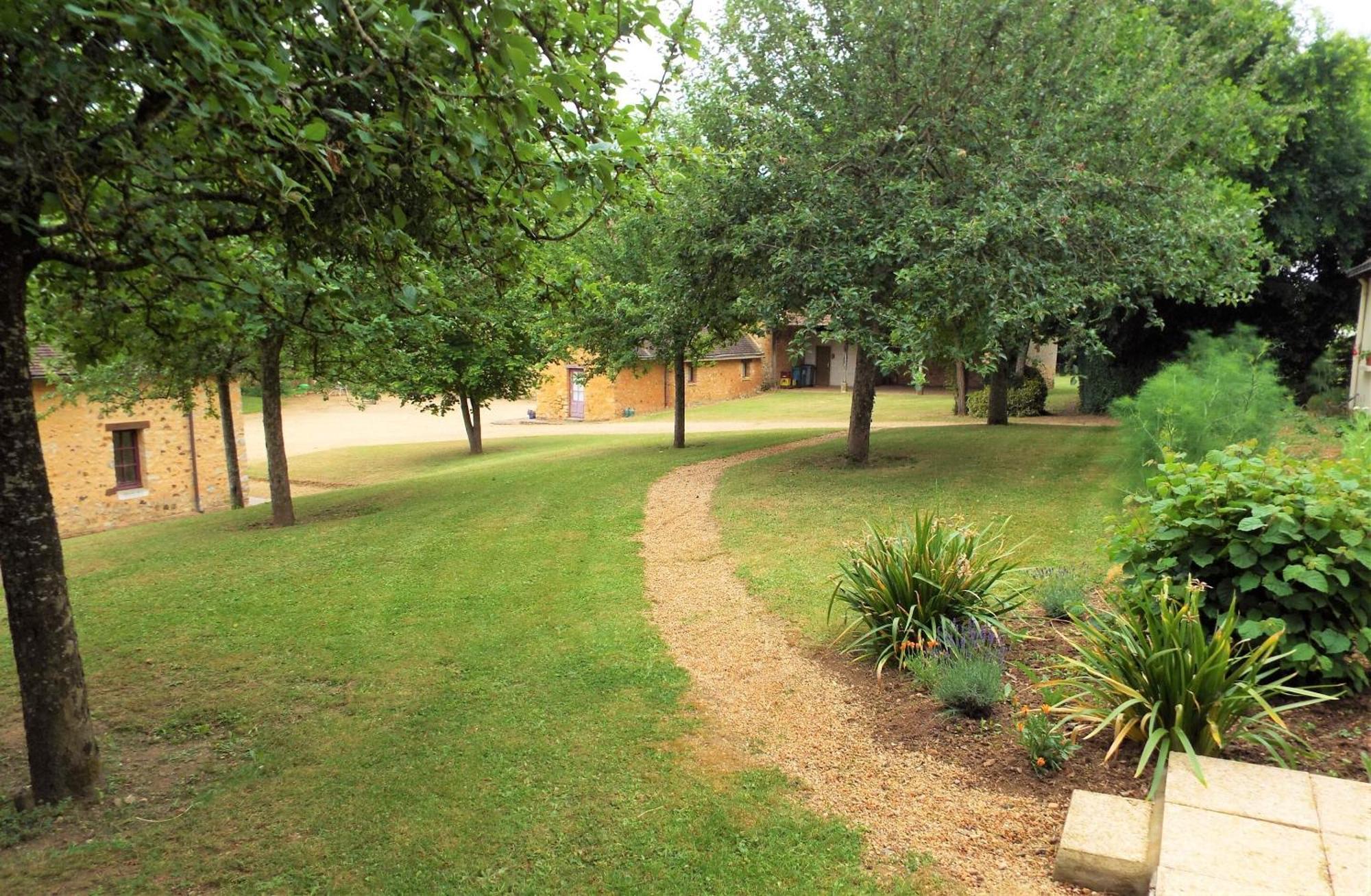 Manoir De La Basse-Cour Bed & Breakfast Asnieres-sur-Vegre Exterior photo